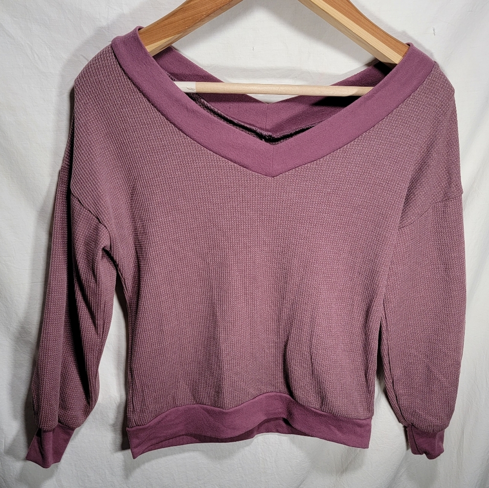 Woman's size small v-neck lightweight long-sleeve sweatshirt in great shape.